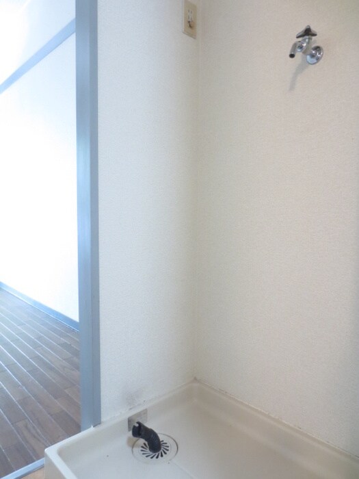 物件内観写真12　(洗濯機置場)