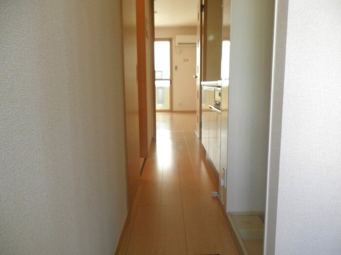 物件内観写真12　(玄関)