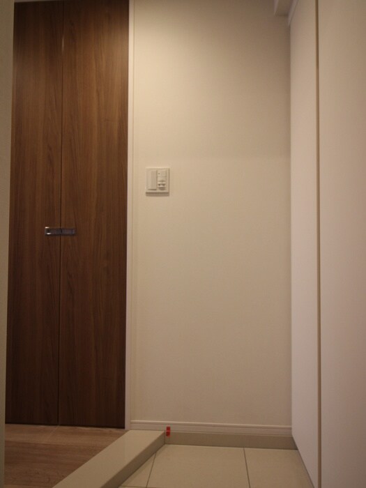 物件内観写真7　(玄関)