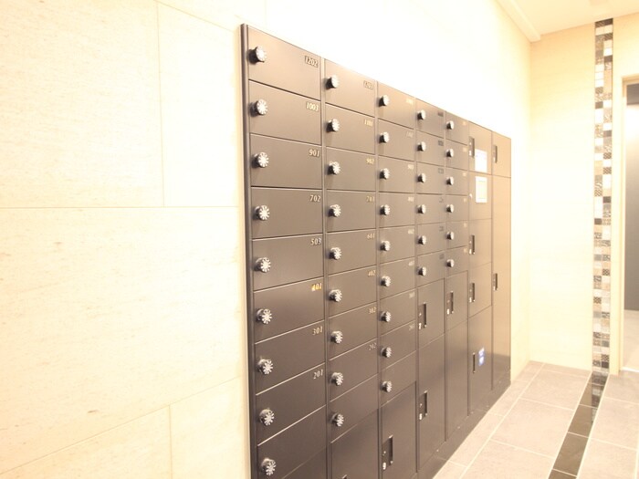 物件外観写真4　(エントランス部分)