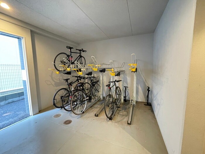 物件外観写真3　(駐輪場)