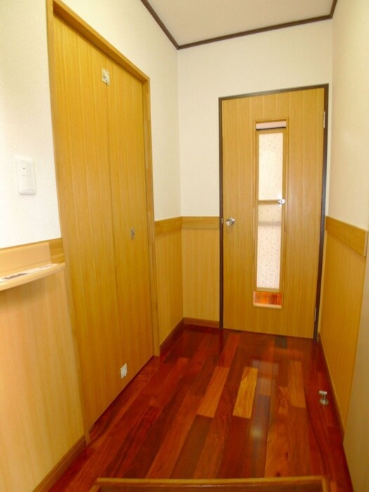 物件内観写真10　(玄関)