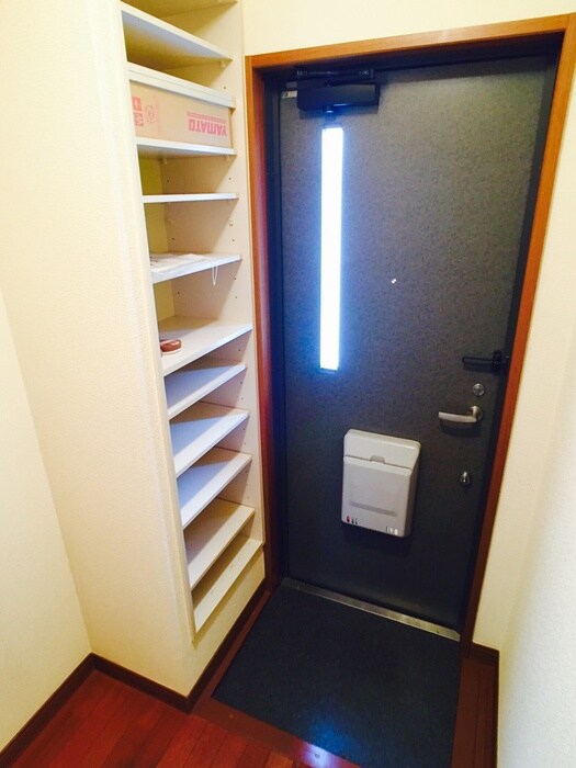 物件内観写真14　(玄関)