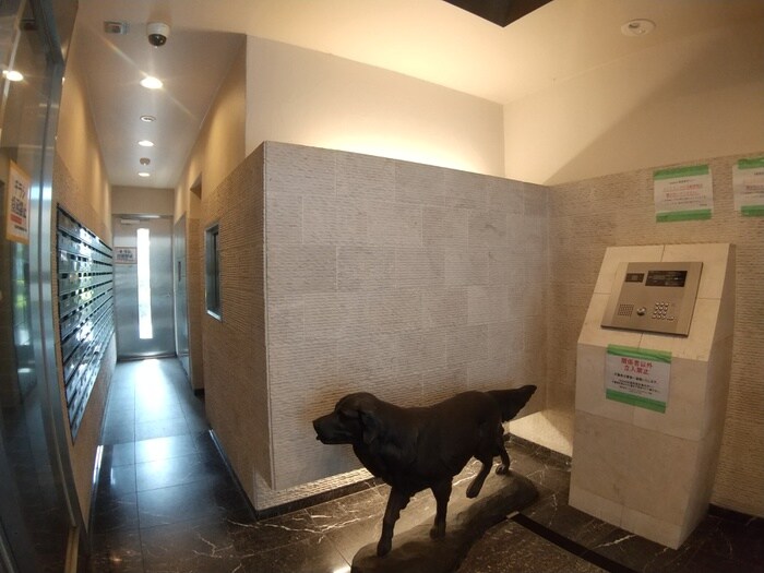 物件外観写真6　(エントランス部分)