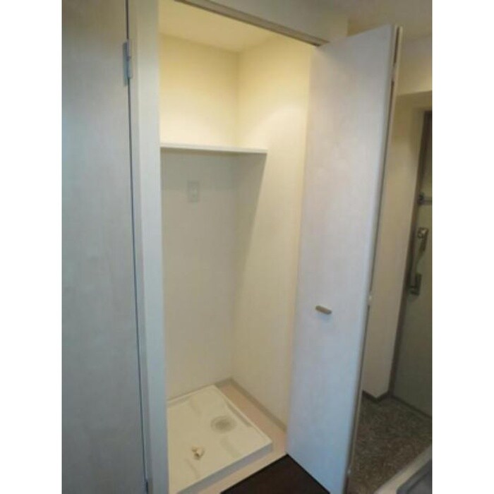 物件内観写真13　(洗濯機置場)