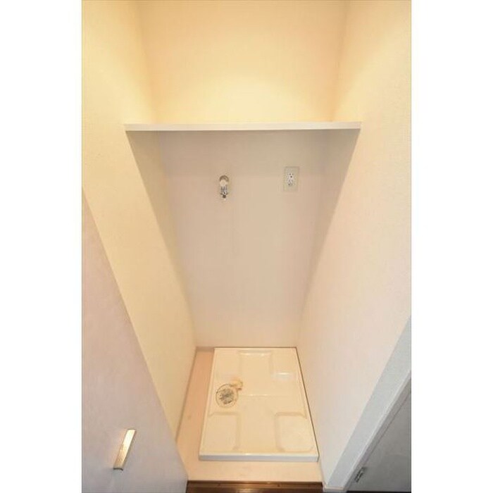 物件内観写真15　(洗濯機置場)