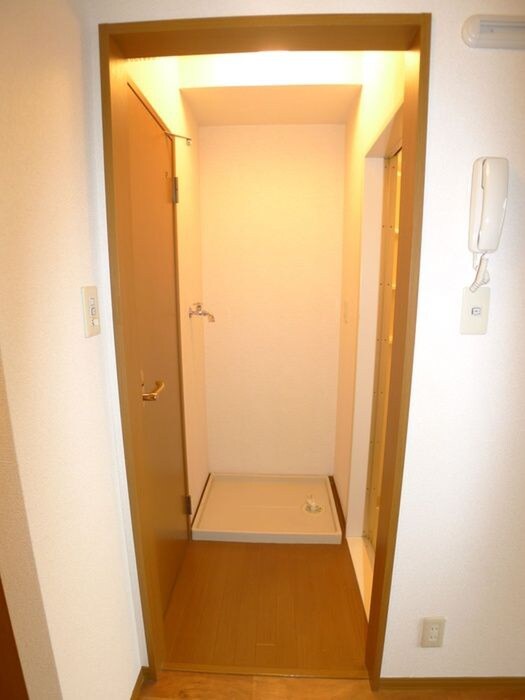 物件内観写真14　(洗濯機置場)