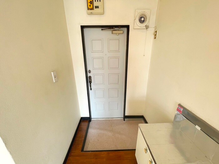 物件内観写真16　(玄関)