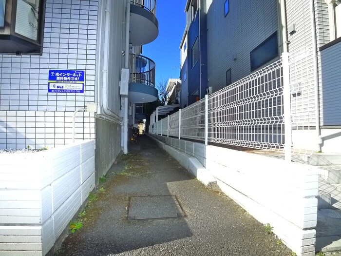 物件外観写真6　(エントランス部分)