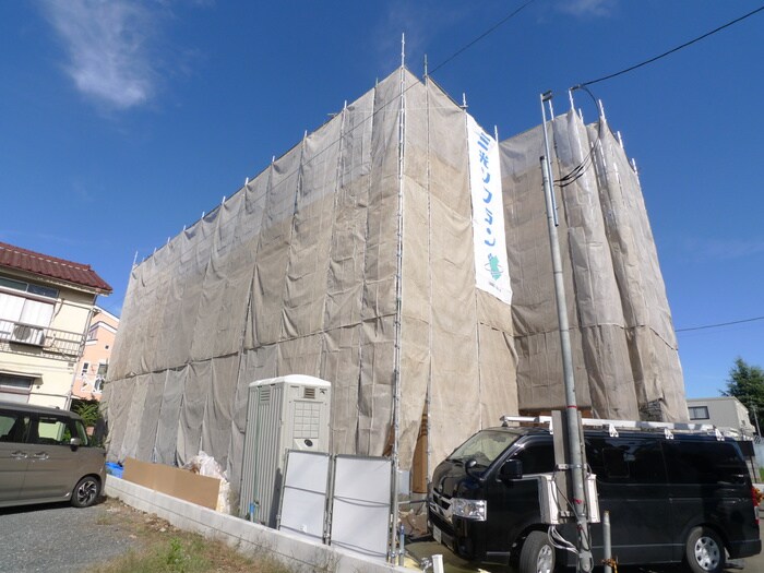 物件外観写真1　(建築中)