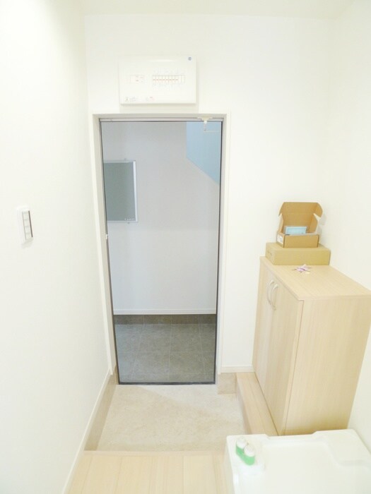 物件内観写真14　(玄関)