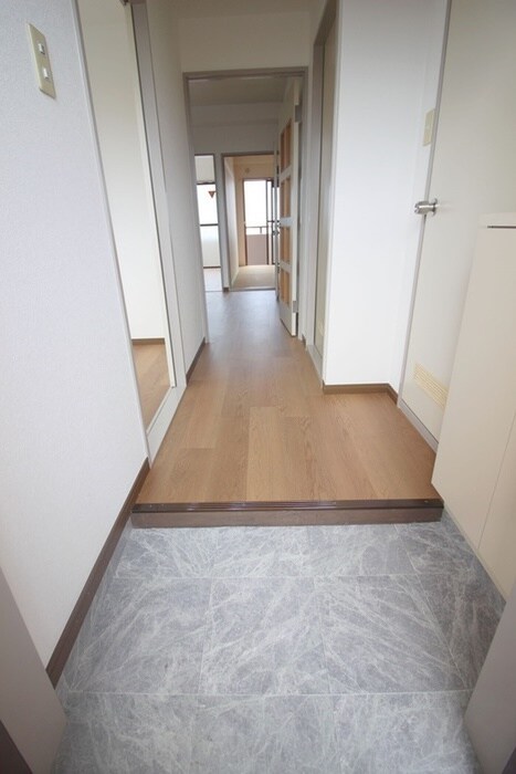 物件内観写真15　(玄関)