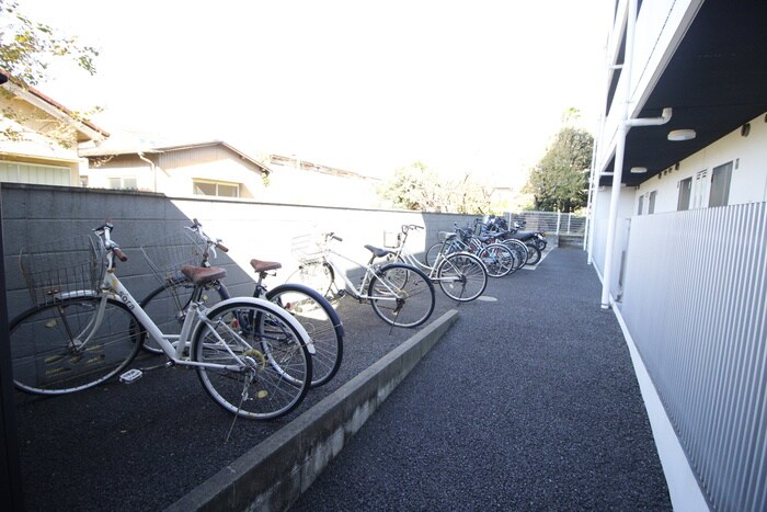 物件外観写真6　(駐輪場)