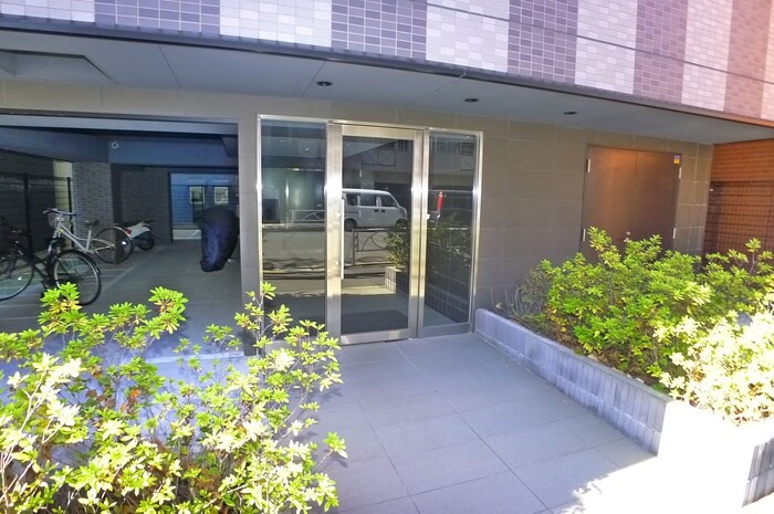 物件外観写真2　(エントランス部分)