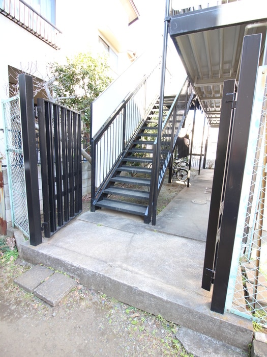 物件外観写真2　(エントランス部分)