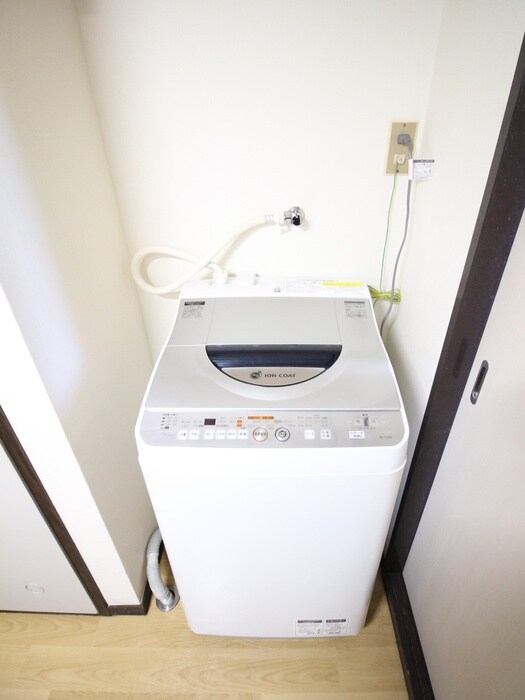 物件内観写真18　(洗濯機置場)