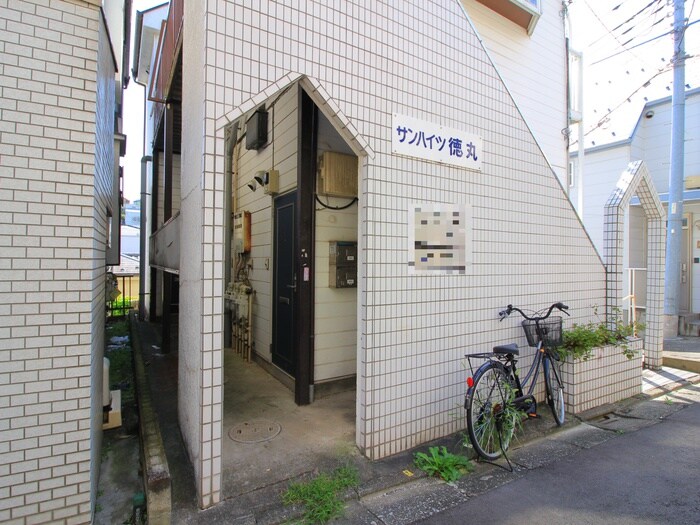 物件外観写真3　(エントランス部分)