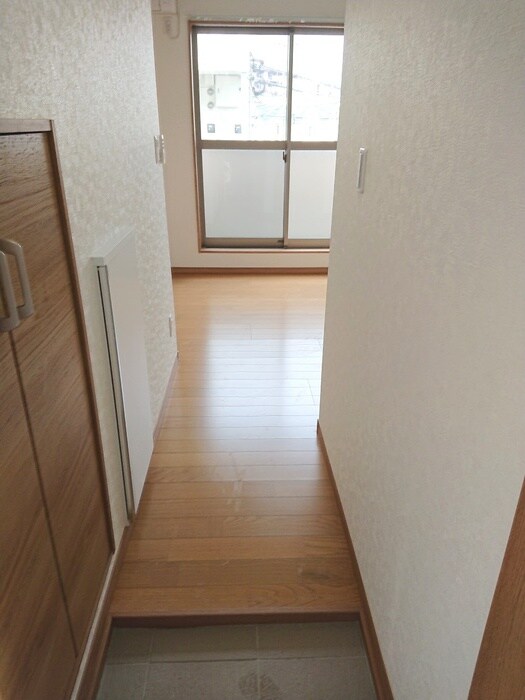 物件内観写真6　(玄関)