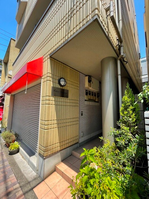 物件外観写真3　(エントランス部分)