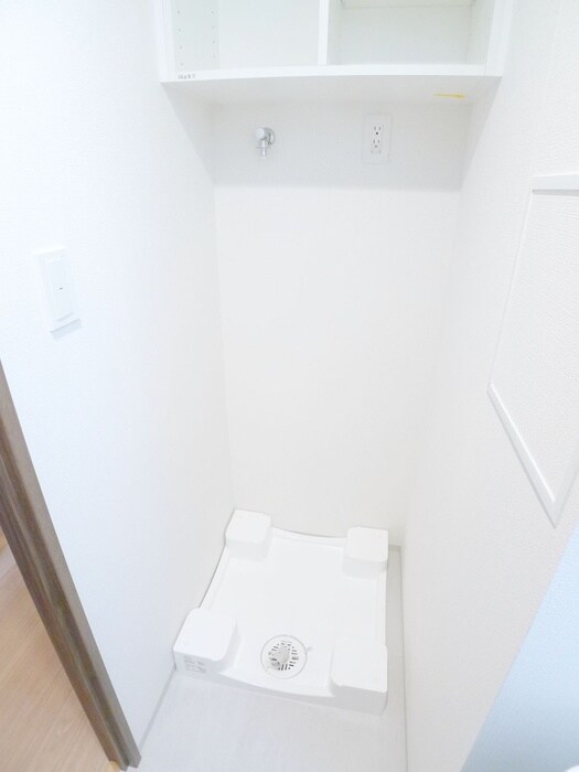 物件内観写真12　(洗濯機置場)