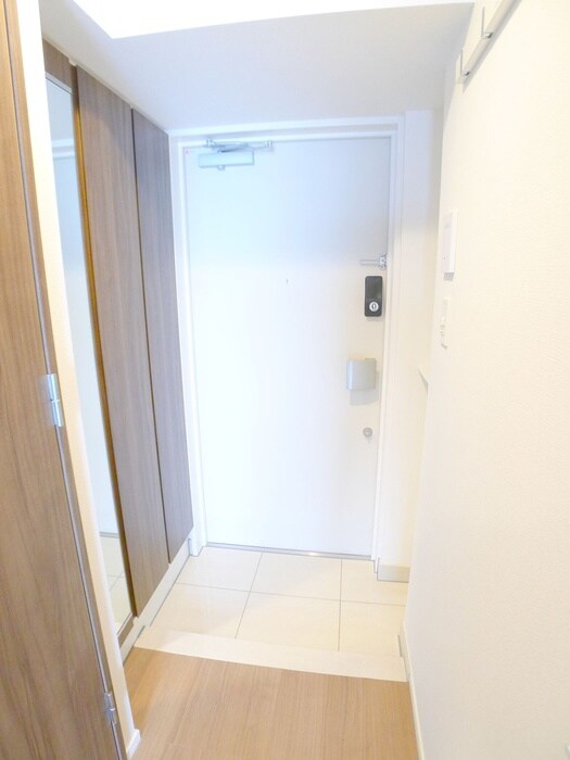 物件内観写真18　(玄関)