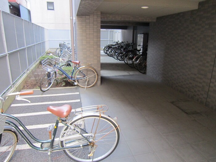 物件外観写真3　(駐輪場)
