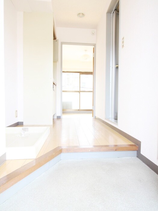 物件内観写真10　(玄関)