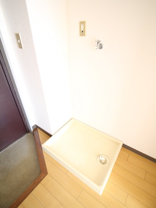 物件内観写真14　(洗濯機置場)