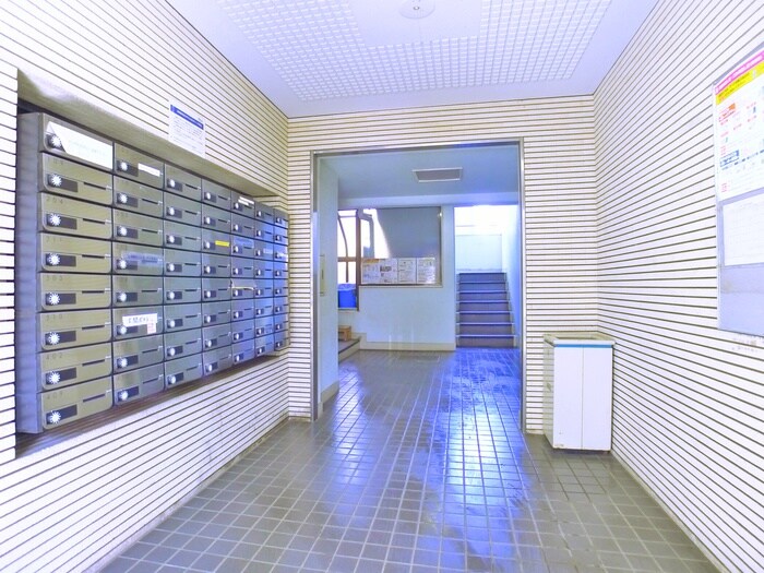 物件外観写真3　(エントランス部分)