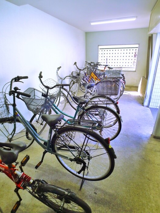 物件外観写真5　(駐輪場)