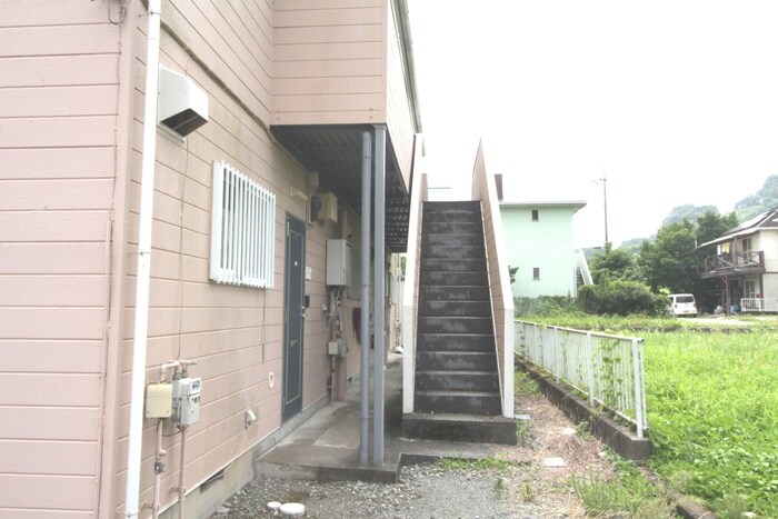 物件外観写真4　(エントランス部分)