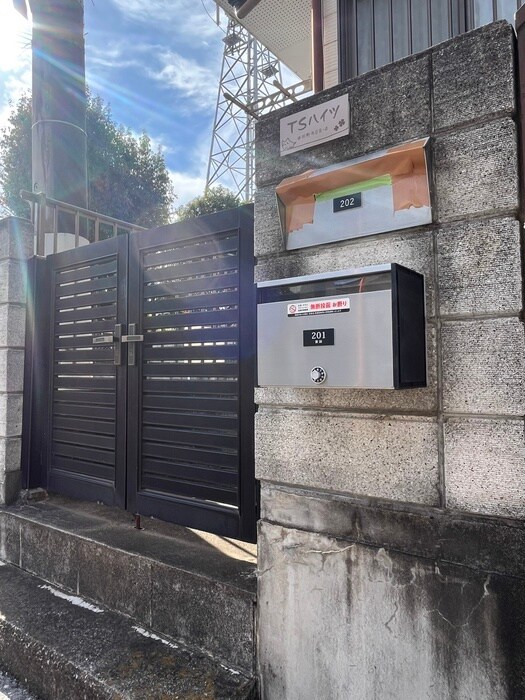 物件外観写真4　(エントランス部分)