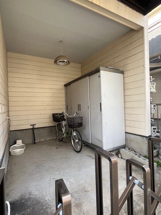 物件外観写真6　(駐輪場)