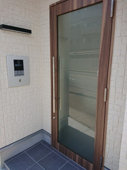 物件外観写真3　(エントランス部分)