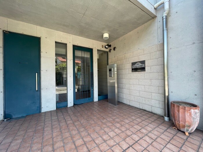 物件外観写真3　(エントランス部分)