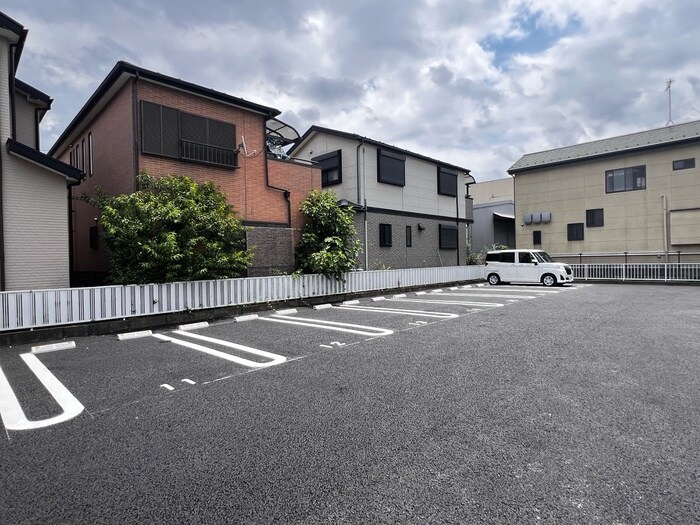 物件外観写真6　(駐車場)