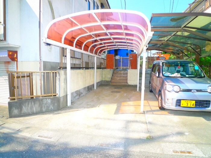 物件外観写真4　(駐車場)