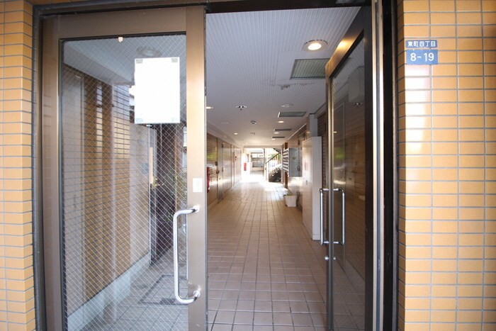 物件外観写真6　(エントランス部分)