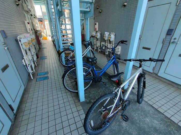 物件外観写真6　(駐輪場)