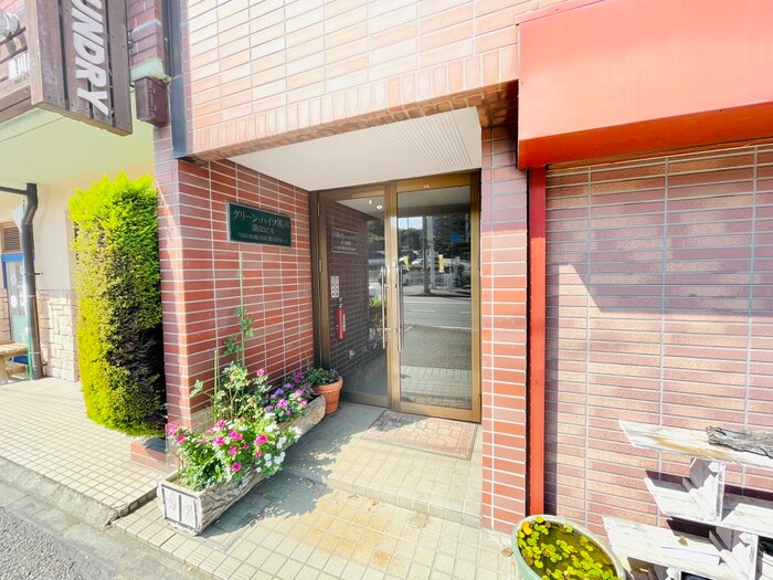 物件外観写真2　(エントランス部分)