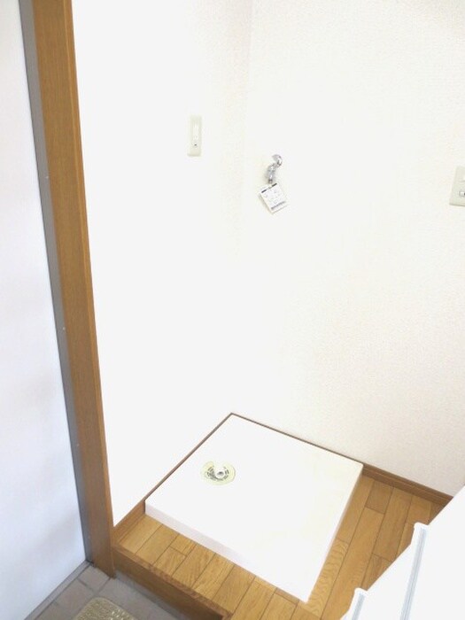 物件内観写真15　(洗濯機置場)