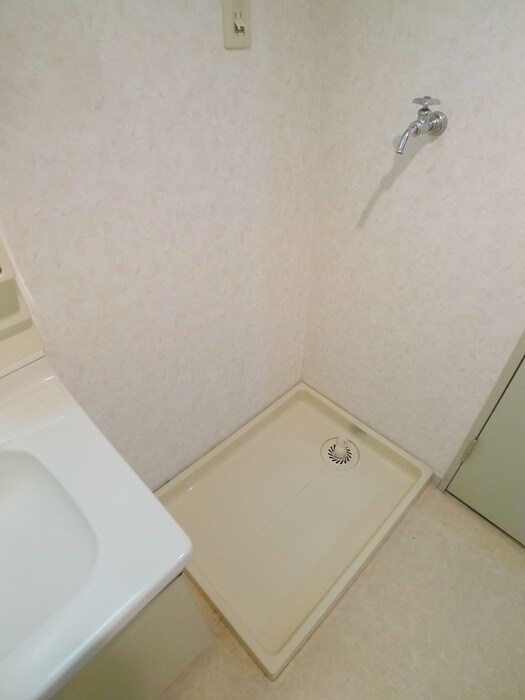 物件内観写真10　(洗濯機置場)