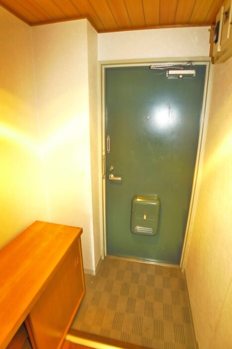 物件内観写真16　(玄関)