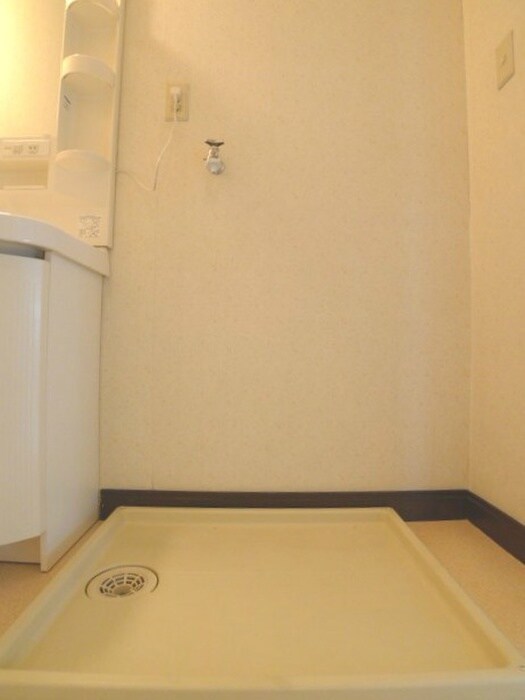 物件内観写真12　(洗濯機置場)