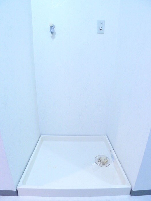 物件内観写真16　(洗濯機置場)