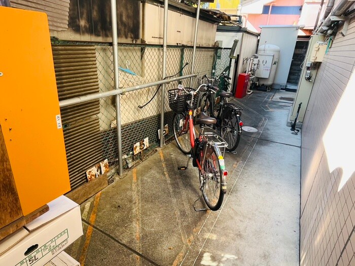 物件外観写真5　(駐輪場)
