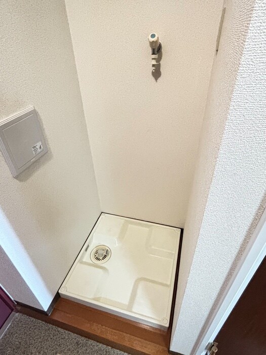 物件内観写真14　(洗濯機置場)