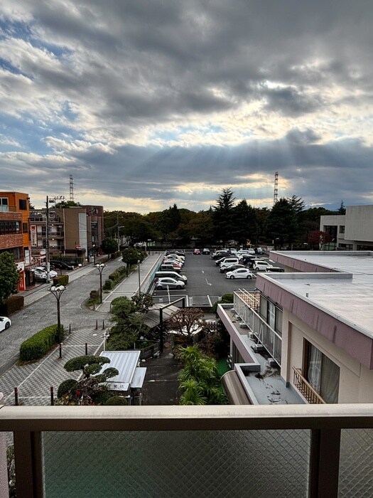 物件内観写真20　(室内からの展望)