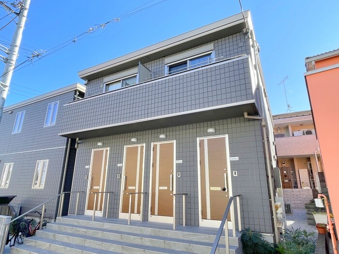 物件外観写真2　(エントランス部分)