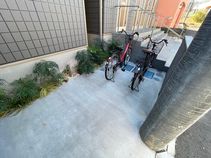 物件外観写真3　(駐輪場)